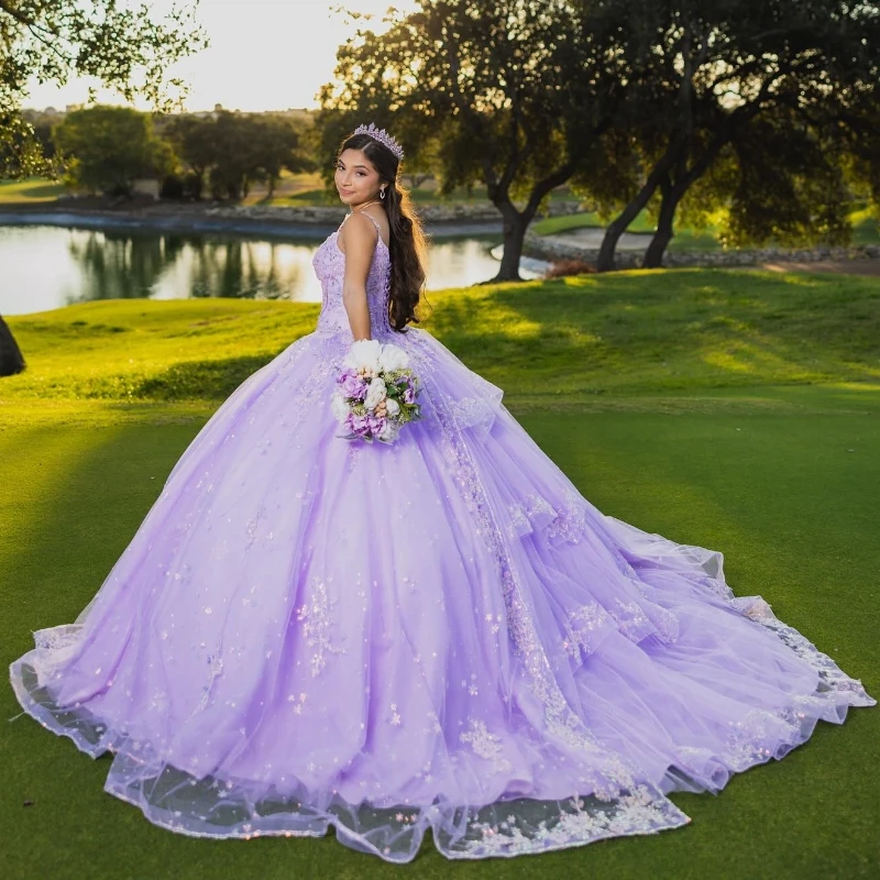 

Lavender Shiny Quinceanera Dresses Ball Gown Sequin Lace Applique Beading Crystal Tull Tiered Mexican Corset Sweet 16 Vestidos