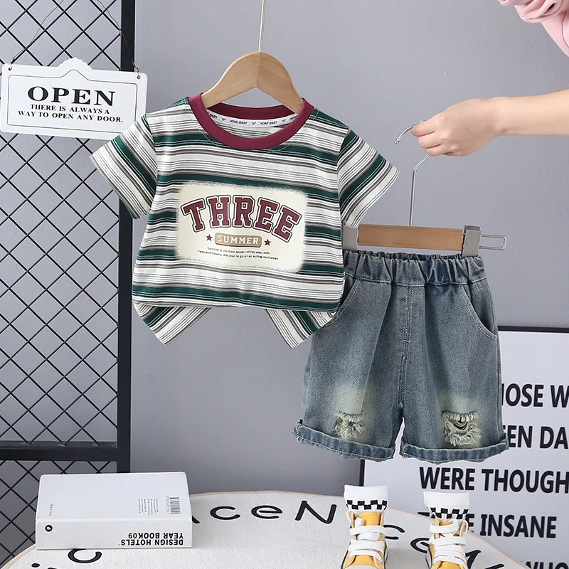 بيبي بوي ملابس الصيف 2025 كوريا موضة أطفال بنين عادية رسالة مخطط قصيرة الأكمام تي شيرت والسراويل قطعتين الزي مجموعة #4