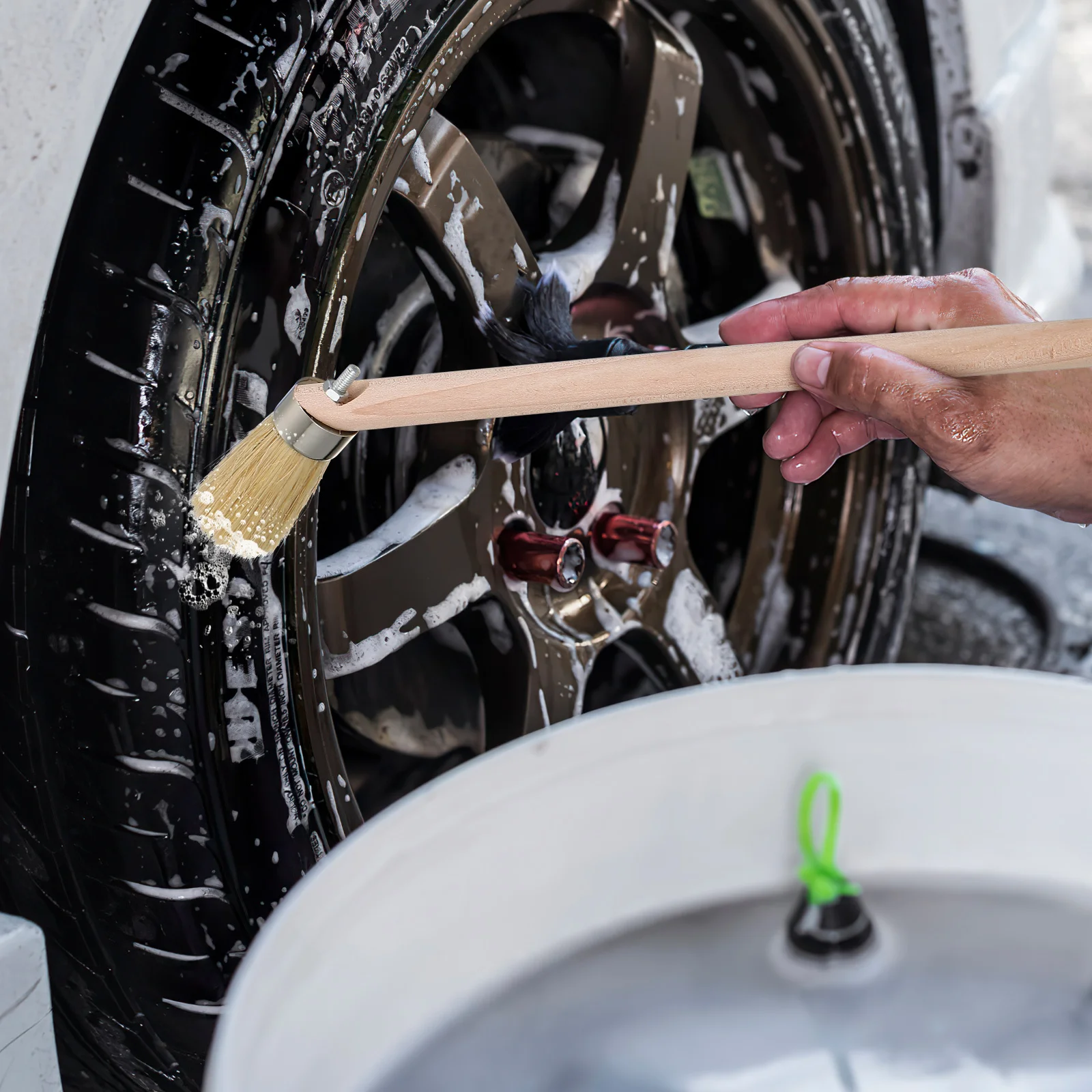 

25Cm Ergonomic Bent Handle Tire Brush Wooden Shaft for Tire Paste Application Lubrication Maintenance Repair Wheel Cleaning Tool