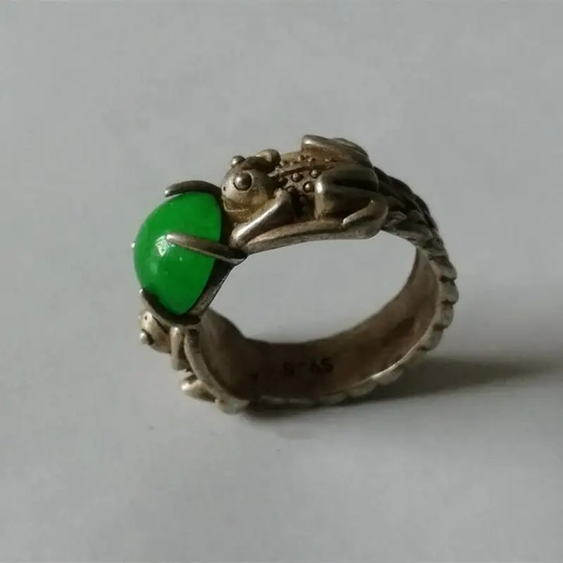 China Hand-Carved Precious Tibetan Silver Gem Inlay Frog Statue Ring