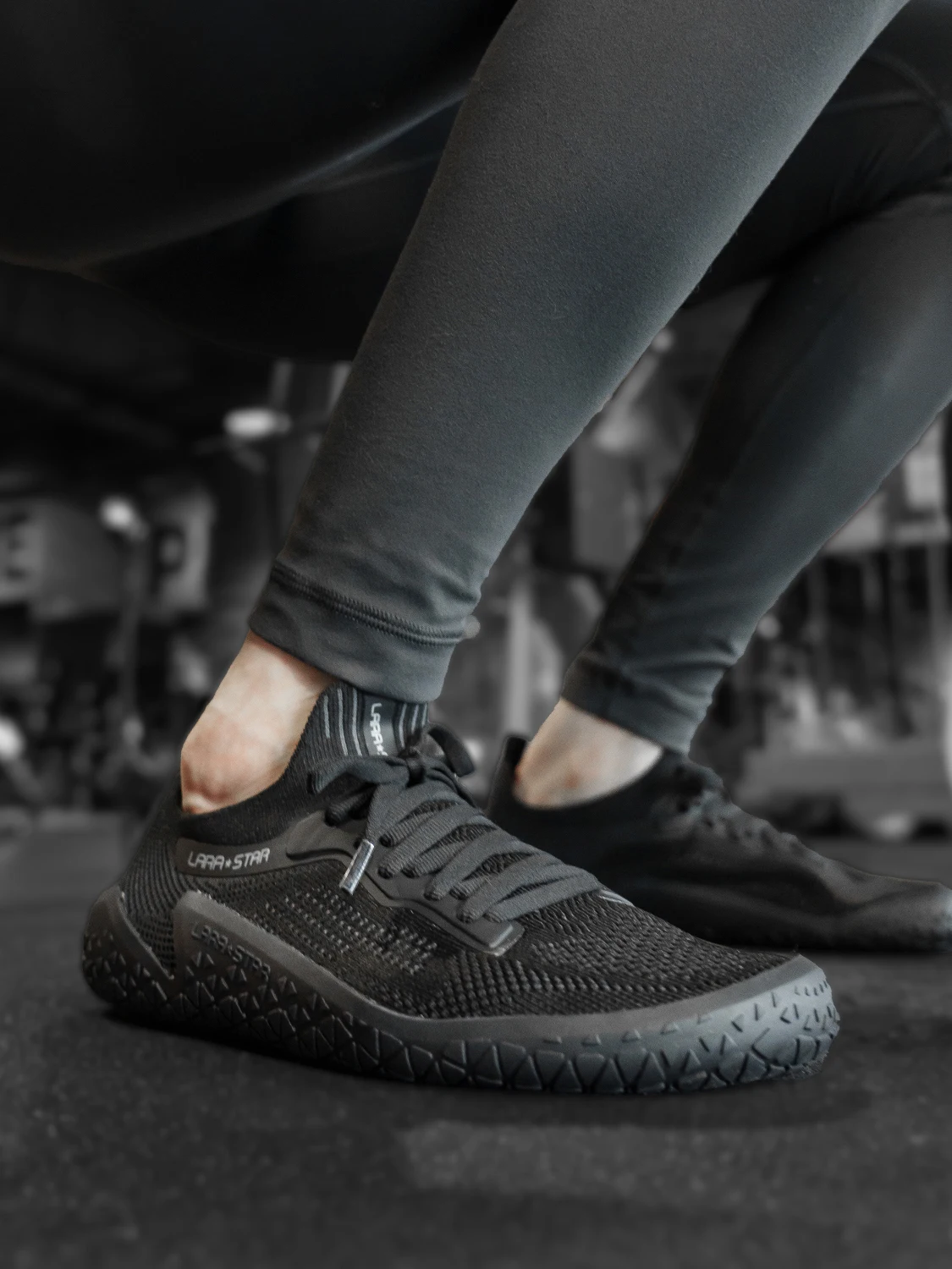 

Men's and Women's Weightlifting Shoes Squat and Deadlift Shoes Comfortable and Versatile Weightlifting Shoes Casual Footwear