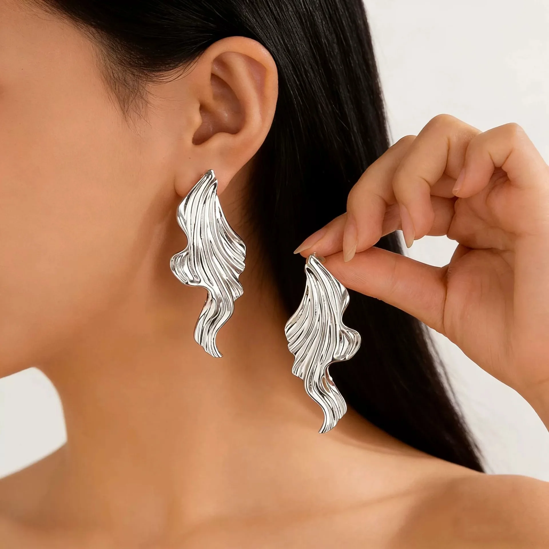 Long Tassel Texture UV Golden Drop Earrings for Women Simple Versatile Personality Exaggerated Smooth Creative Jewelry Girl Gift
