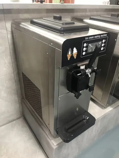 Macchina per fare il gelato di grande capacità Macchina per gelato in acciaio inossidabile 304 con macchina per gelato a compressore