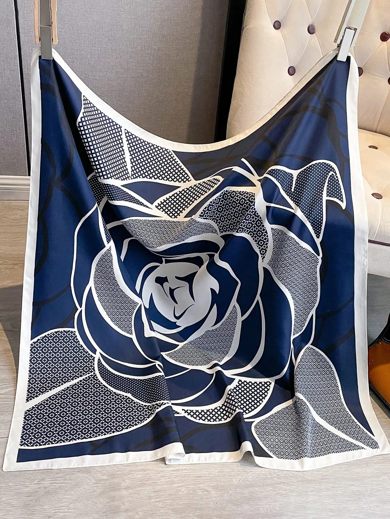 

Элегантный минималистичный женский шарф с цветочным принтом, универсальный модный аксессуар