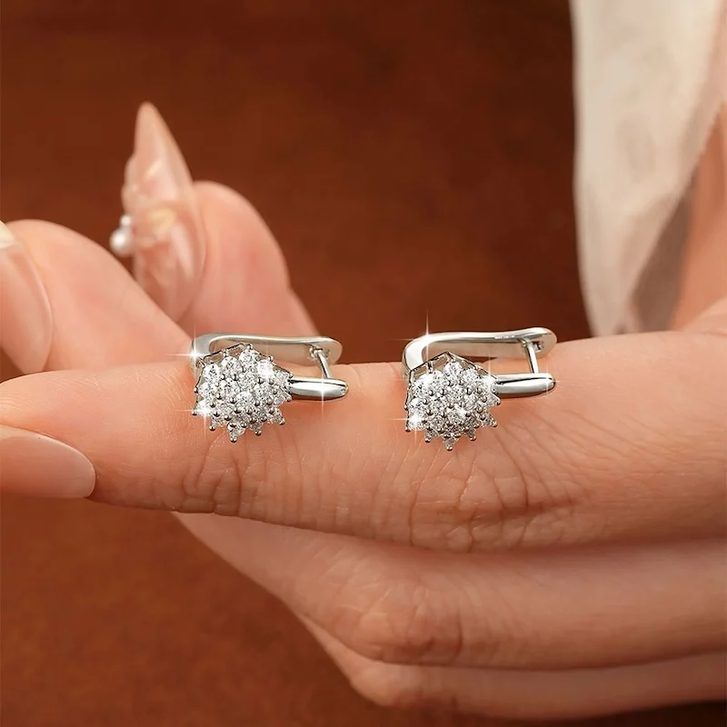 Rrjzz Sparkling Starlight Exquisite Ohrclip-Ohrringe, D-Farbe, vollständig mit Moissanit besetzt, Creolen für Frauen, Geburtstagsgeschenke, Schmuck – Detail 9