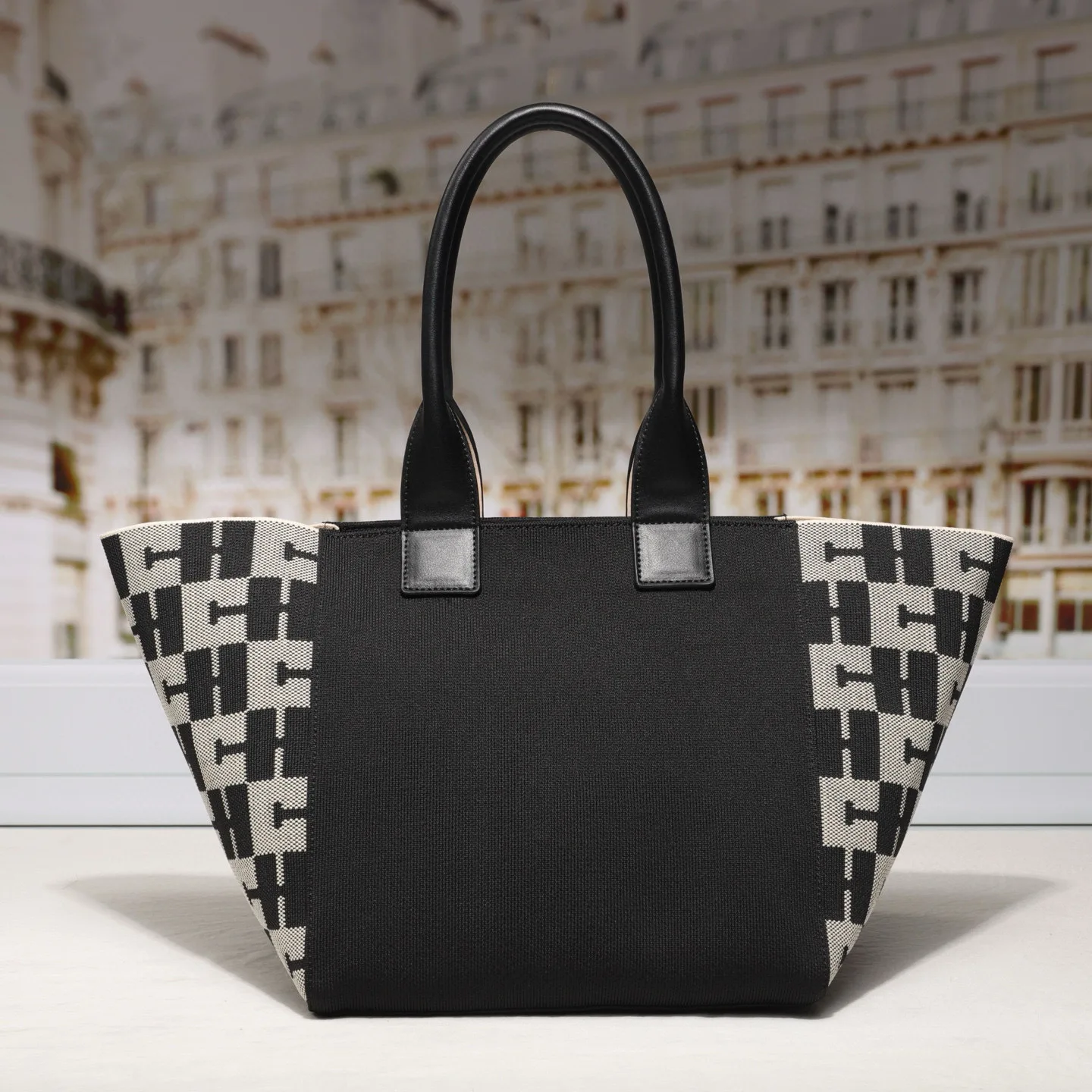 حقيبة يد نسائية كبيرة كلاسيكية كلاسيكية حقيبة يد كروس كاجوال بتصميم Flyknit حقيبة كتف نسائية عصرية للاستخدام اليومي