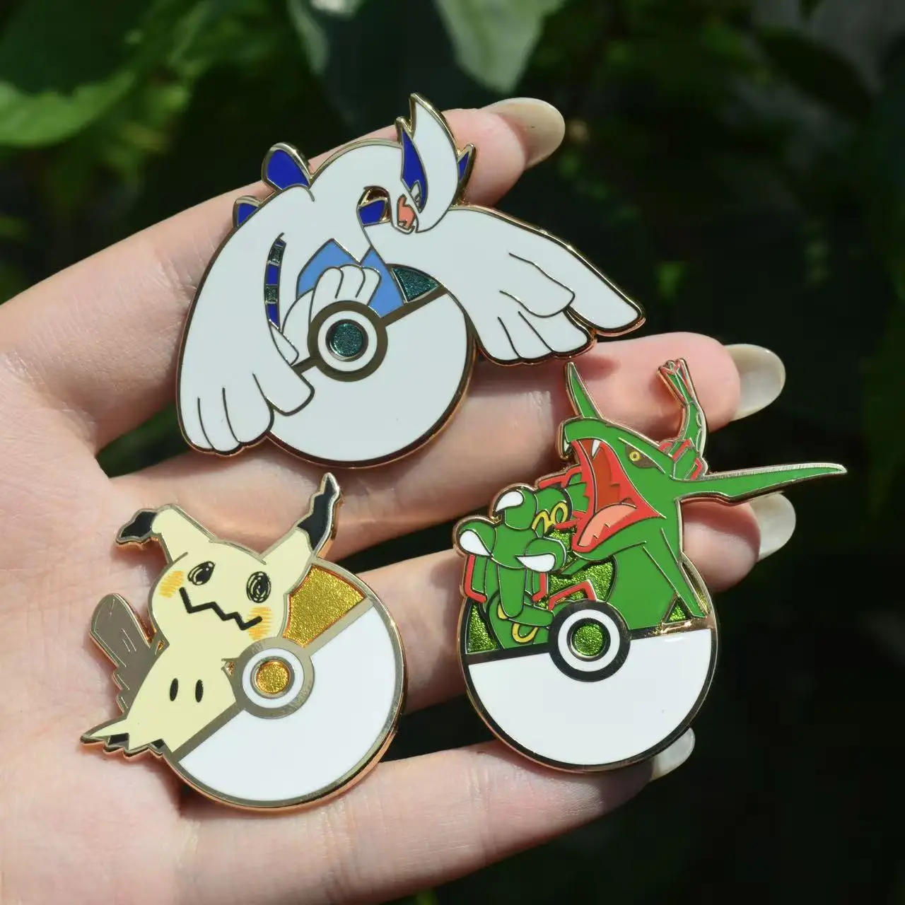 Lugia Rayquaza Mimikyu Mewtwo Abzeichen Anime-Legende Monster-Pins Spiel-Anhänger Broschen für Rucksack Kleidung Revers ACG Cosplay Spielzeug – Detail 1