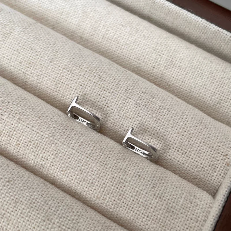 

925 Sterling Silver Minimalist T Shaped Letter Earrings Fashionable Unique Exquisite High End Style Earrings for Women