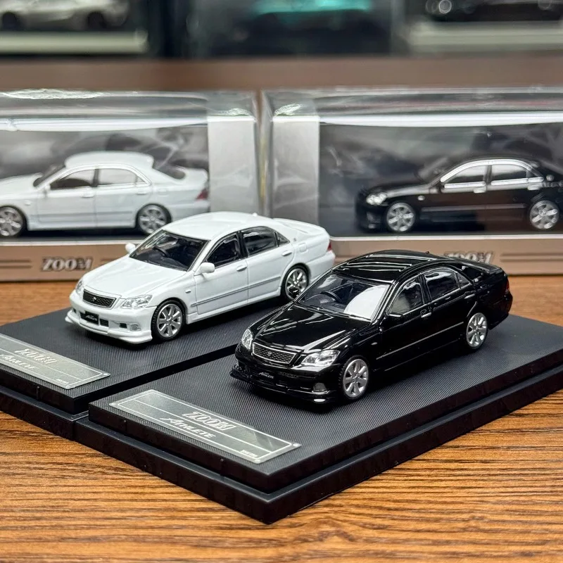 

1:64 Toyota Crown Athlete GRS184 12th generation die-cast alloy car model, boy gift toy, adult collectible ornament.