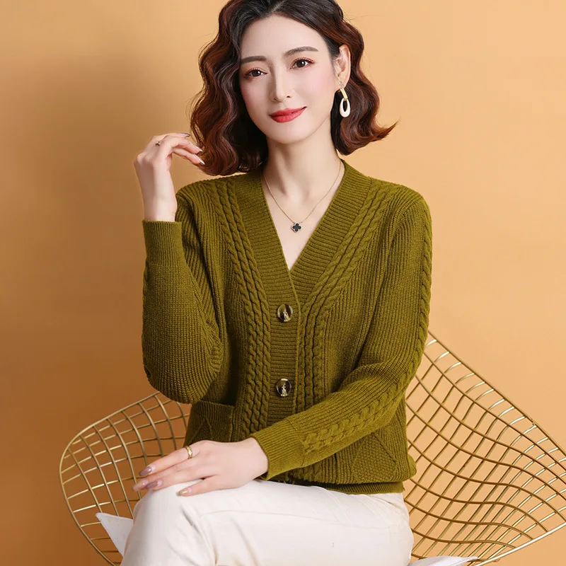Sweater Cardigan Jacket Women's 2025 New Autumn and Winter Loose Casual Exterior with Solid Color Foreign Style Knitted Top