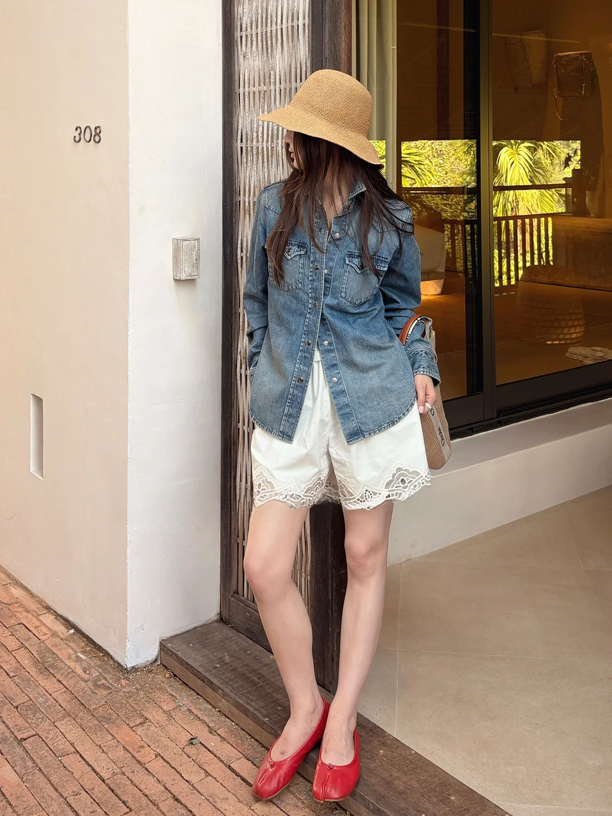 

COCOZONE Casual Cotton Denim Shirt Vintage Turn-down Collar Loose Fit Long Sleeve Women's Breathable Comfortable Spring Shirt