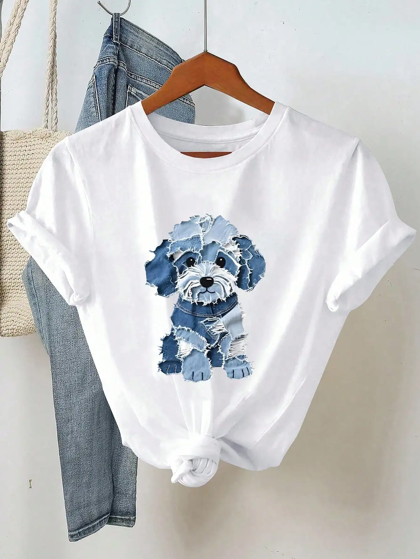 

Женский комплект: топ с короткими рукавами и принтом собаки, круглым вырезом и полосатые шорты