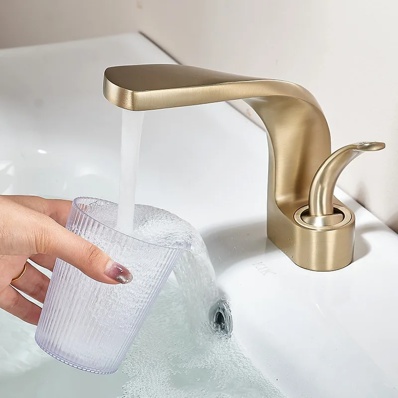 

Copper Wash Basin Faucet Cold and Hot Bathroom Sink Vanity Countertop Basin Wash Basin Household European Creative