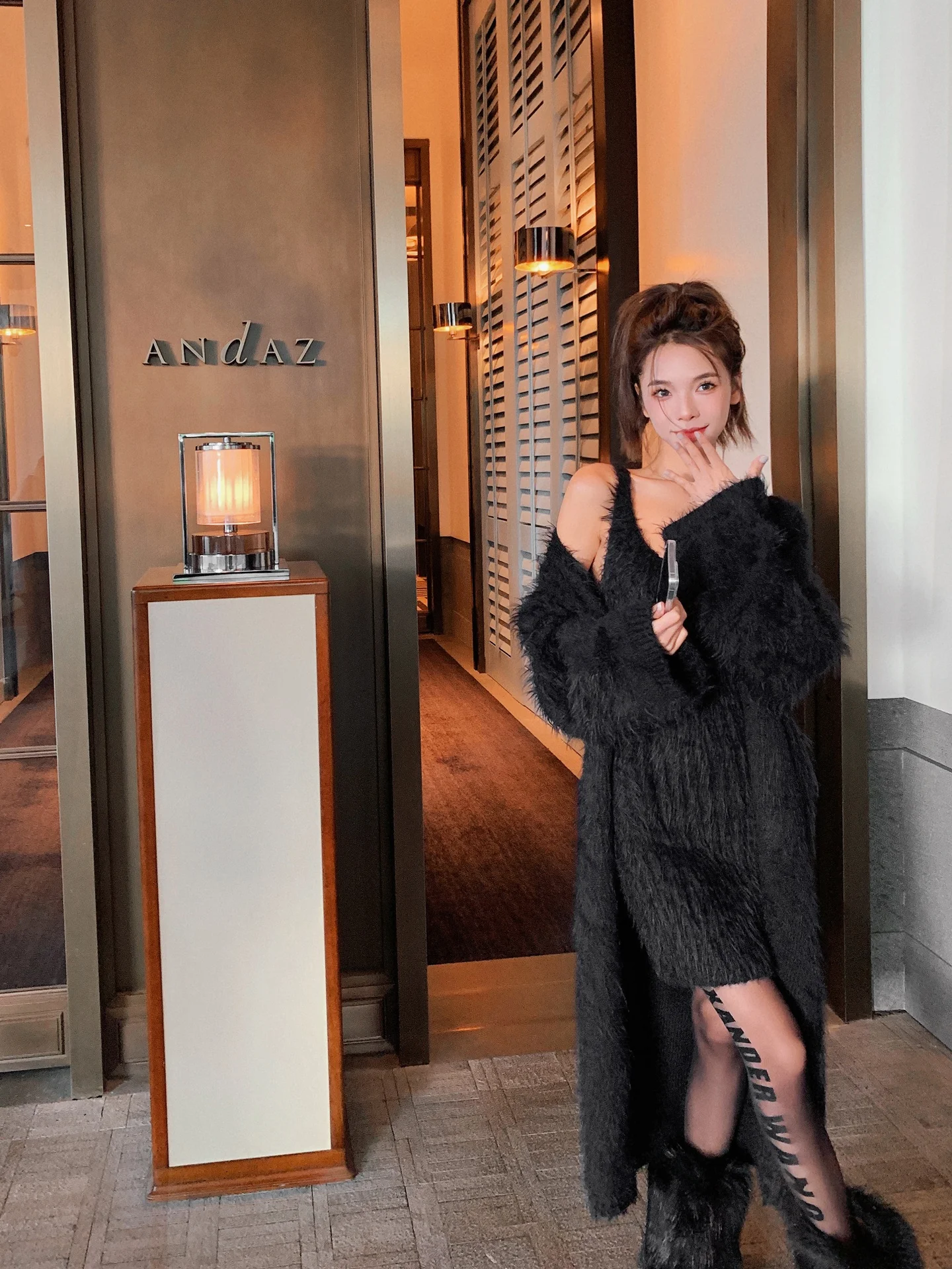 

Элегантный черный комплект из меха: роскошный образ для богатых девушек, комплект из двух предметов, с длинными рукавами, V-образным вырезом, теплый, модный, женский.