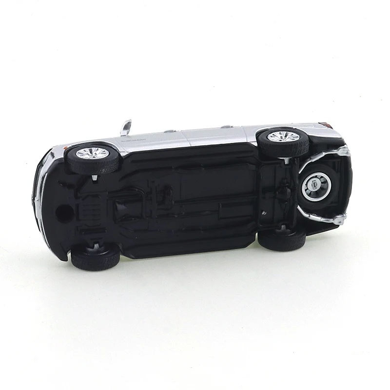 MASSDI 1/64 Chevrolet voiture de banlieue en alliage véhicule à moteur moulé sous pression modèle en métal enfants jouets pour garçons amis cadeaux recueillir des ornements