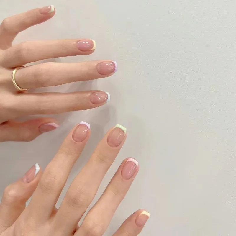 24 pezzi economici set di unghie finte presse sulle unghie autoadesive corte estive semplici colorate francesi arrotondate unghie finte con design