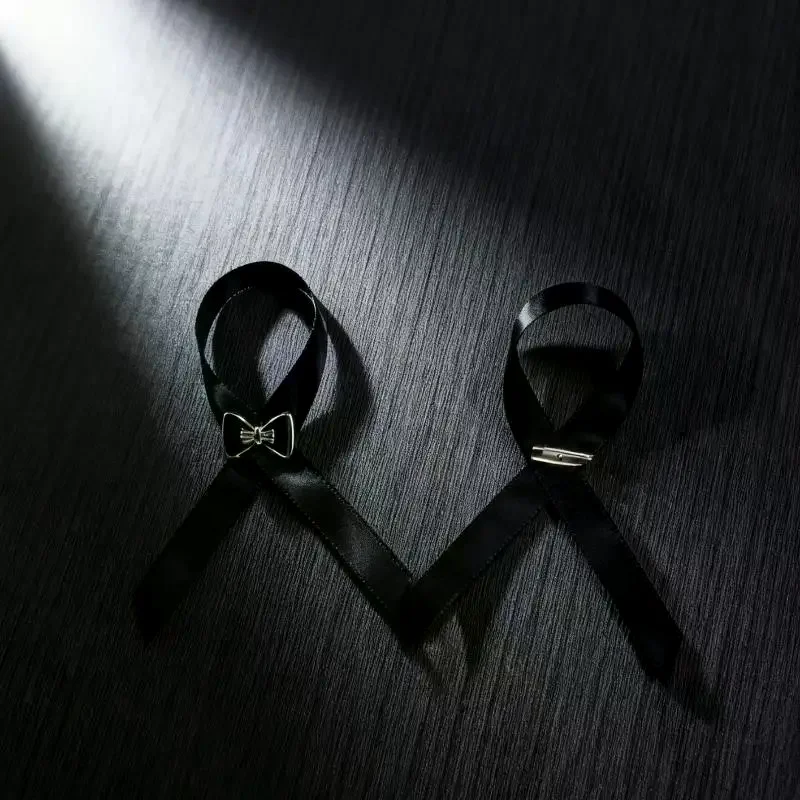 شريط أسود شارة بدبوس بروش جنازات دبوس تذكاري شريط أسود دبوس بروش شارة الحداد شارة جنازة دبوس بروش بروش