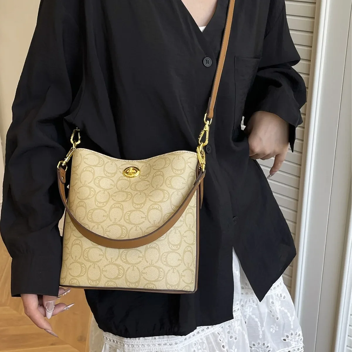 

Винтажная женская сумка-ведро 2025 года, натуральная кожа, регулируемая через плечо с верхней ручкой, легкая, большая вместимость, для путешествий и путешествий