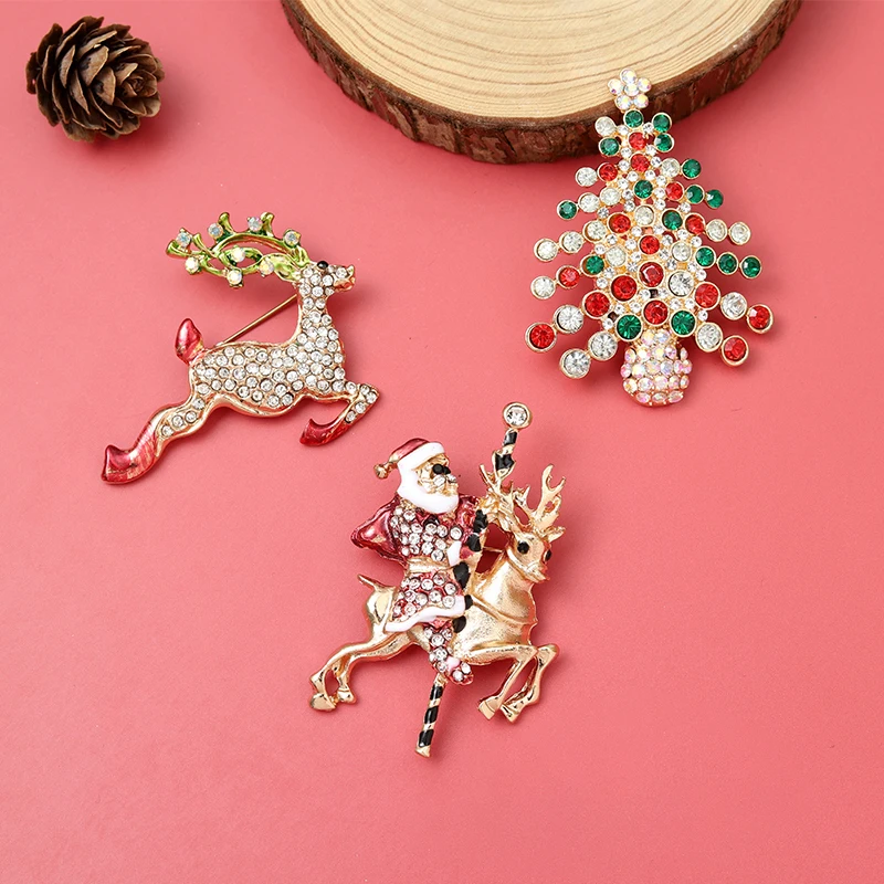 18Styles Christmas XMAS Brooches Lapel Pin Crystal Santa Snowman Wreath Elk Bells Tree Jewelry Happy New Year Gift for Friends