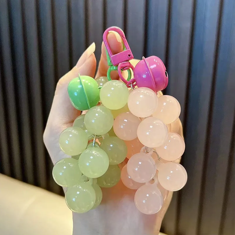 Funny UV-Sensitive Grape Key Chain Color-Shifting Colorful Acrylic Grape Pendant Keyring Students Bag Phone Charm Keychain Gifts
