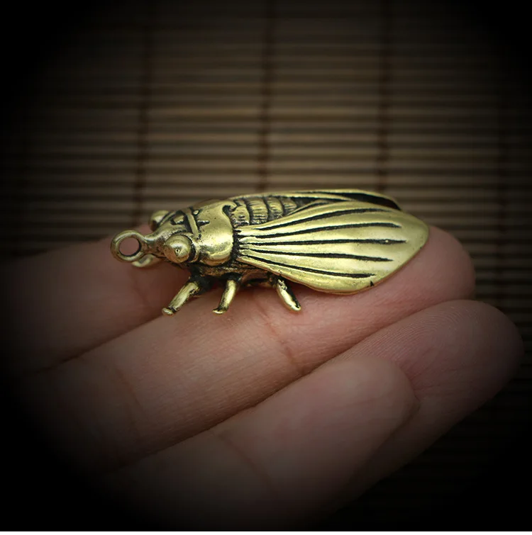 Metal pure brass knows pendant mini model car keychain pendant desktop ornaments retro copper cicada ornaments retro Thai runes