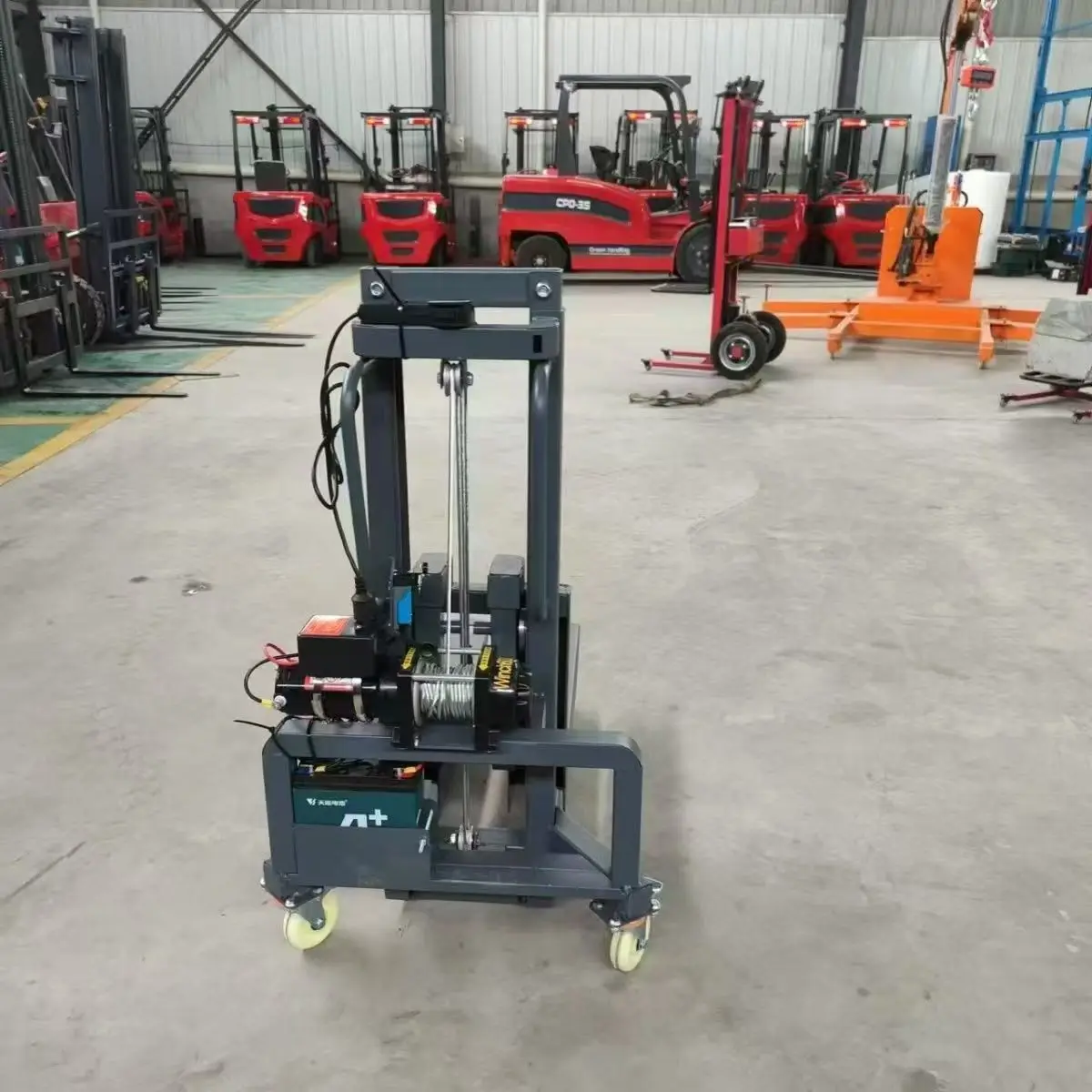 New Portable Electric Forklift With 300 Kg Load Capacity 1.6-meter Lifting Height Stage Light Box And Audio Box Loader
