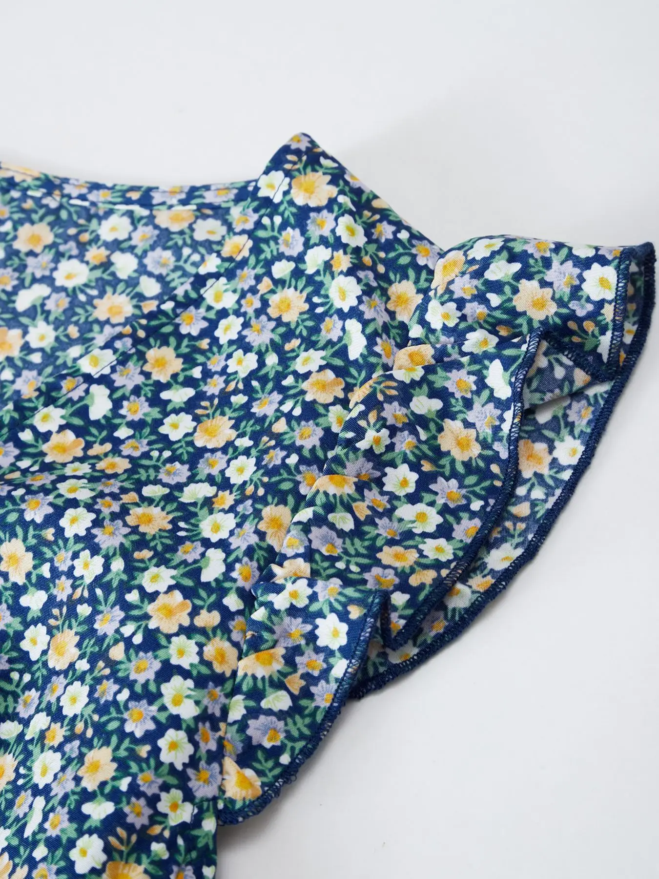 Lässiges Kleid mit V-Ausschnitt für Damen, Sommerkleid mit Blumenmuster, knielanges Urlaubskleid, elegantes Kleid mit Rüschen und kurzen Ärmeln, Boho-Kleid, Dropshipping. – Detail 8