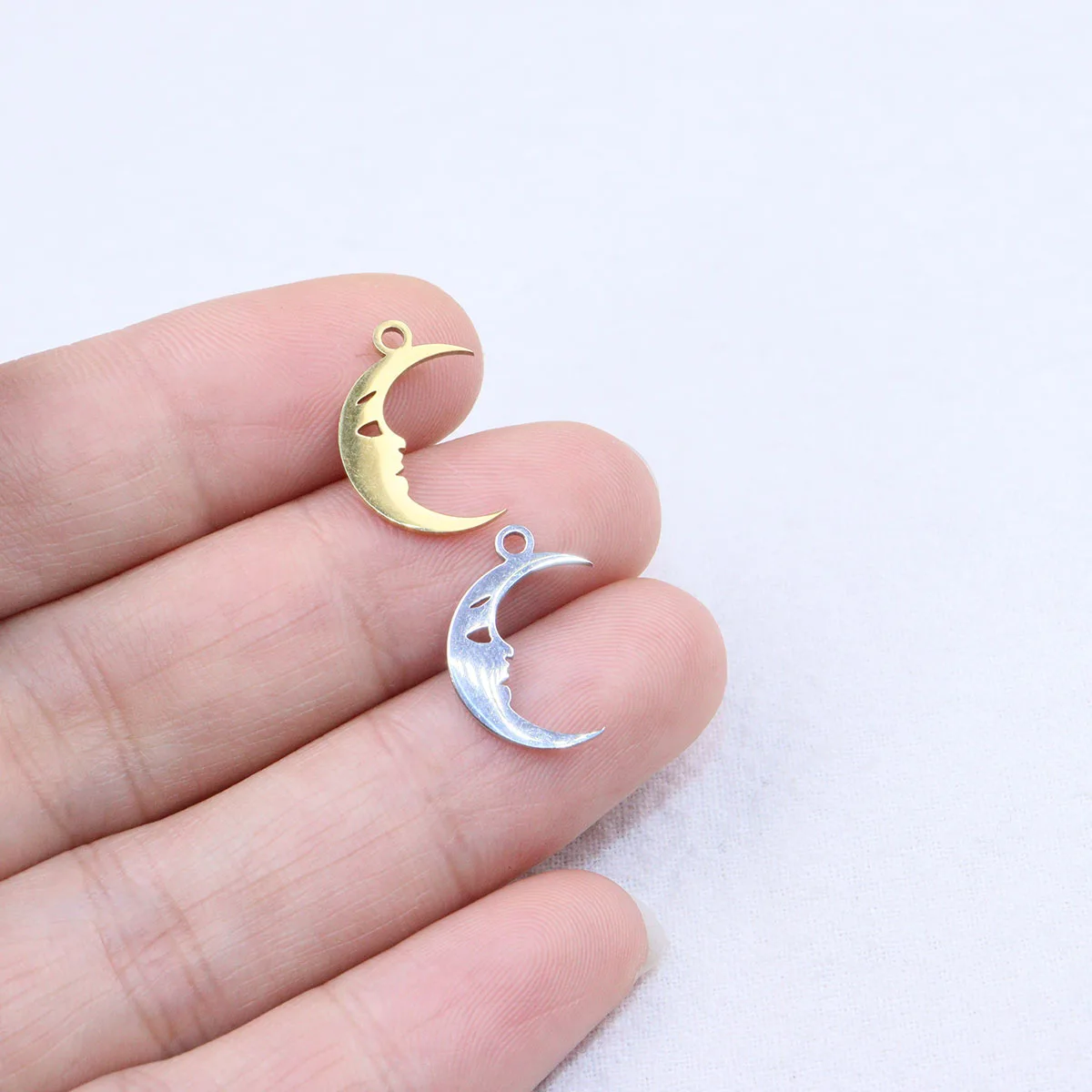 10pcs 15mm Wholesale StainlessSteel Moon High Quality Mirro Polish Women Charm Pendant DIY Necklace Bracelets Unfading Colorless