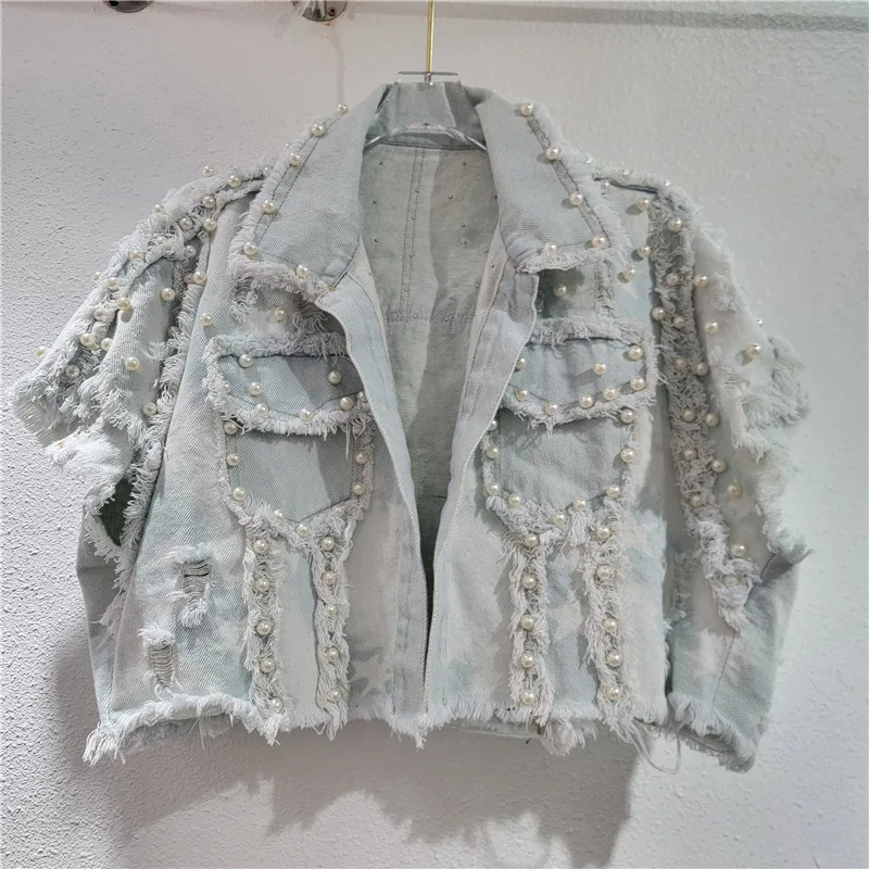 

Heavy-duty beaded denim vest with raw-edge trim. This detailed, vintage-inspired piece defines the edgy Y2K aesthetic.