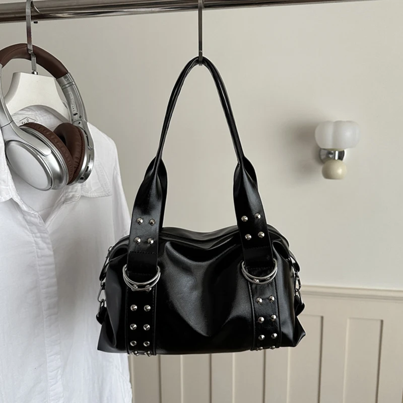 Vintage-Stil PU-Leder Damen Schultertasche Große Kapazität Hochwertige Modische Nieten-Handtasche Y2K Motorradtasche für den täglichen Gebrauch – Detail 27