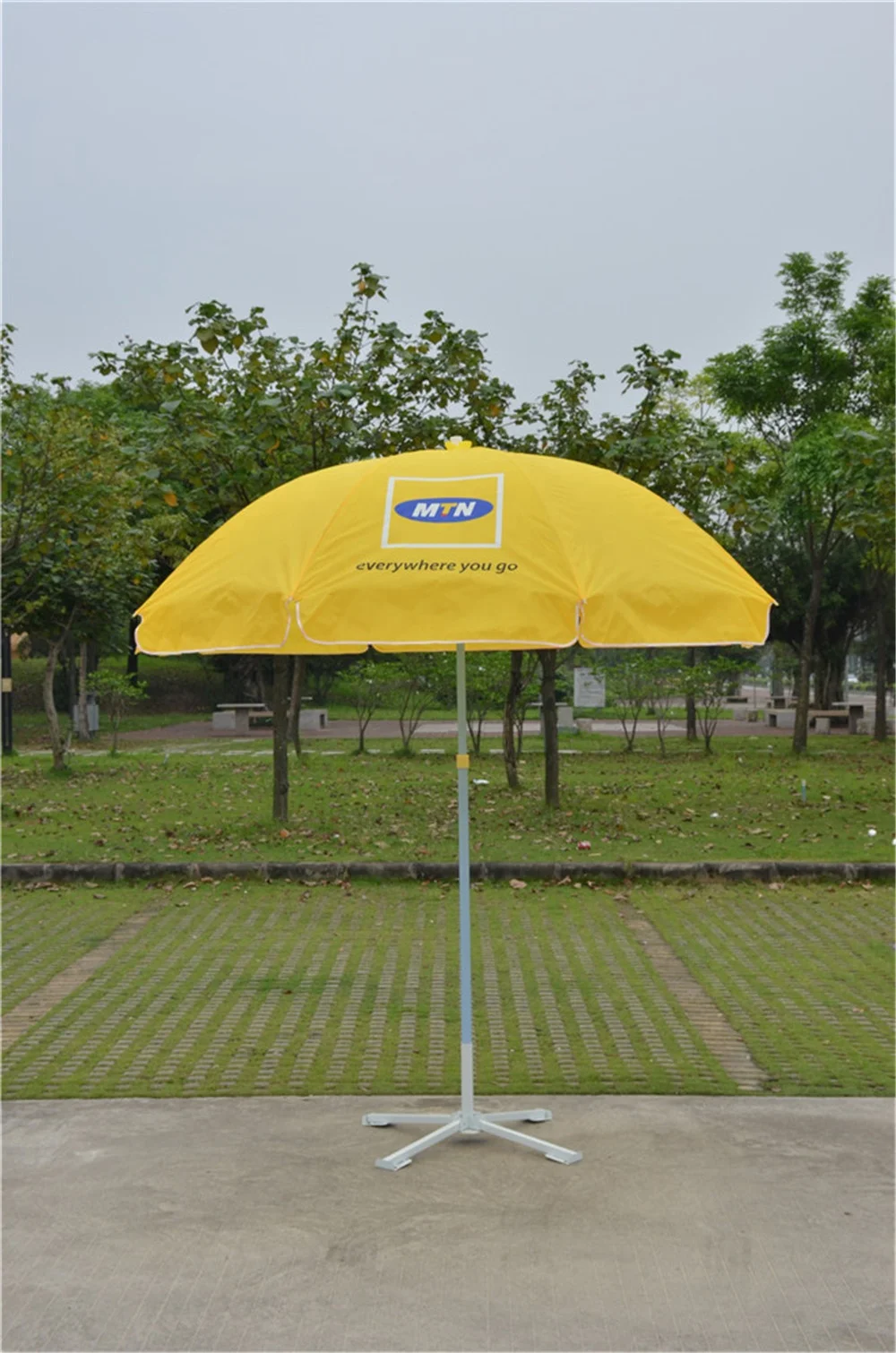 Customized Color Logo Big Parasol Outdoor Garden Sun Umbrellas 48 Inches Advertising Beach Umbrella