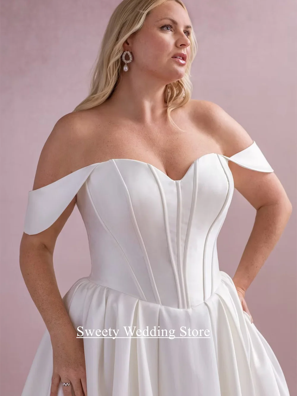 Abito da sposa moderno taglie forti Personalizzato con spalle scoperte Abito da sposa con corsetto a cuore Sweep Train Abiti da sposa