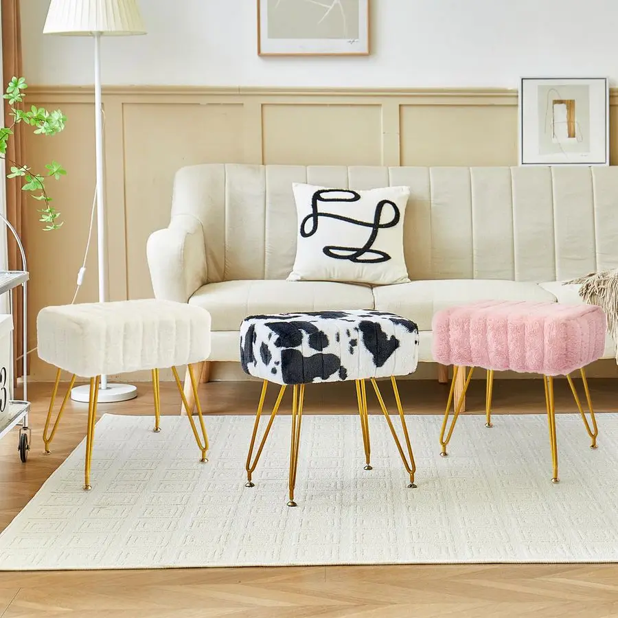 เก้าอี้แต่งหน้าหุ้มขนสัตว์เทียม ขาโลหะสีทอง พร้อมขาปรับระดับได้ เบาะนั่งนุ่มสบาย ใช้เป็นสตูลวางเท้าได้