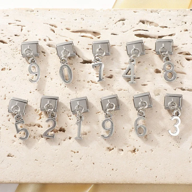 أحدث صيحات الموضة للرجال والنساء 26 قلادة بحروف إنجليزية وصلات ساحرة تناسب سوار 9 مللي متر من الفولاذ المقاوم للصدأ صنع مجوهرات ذاتية الصنع