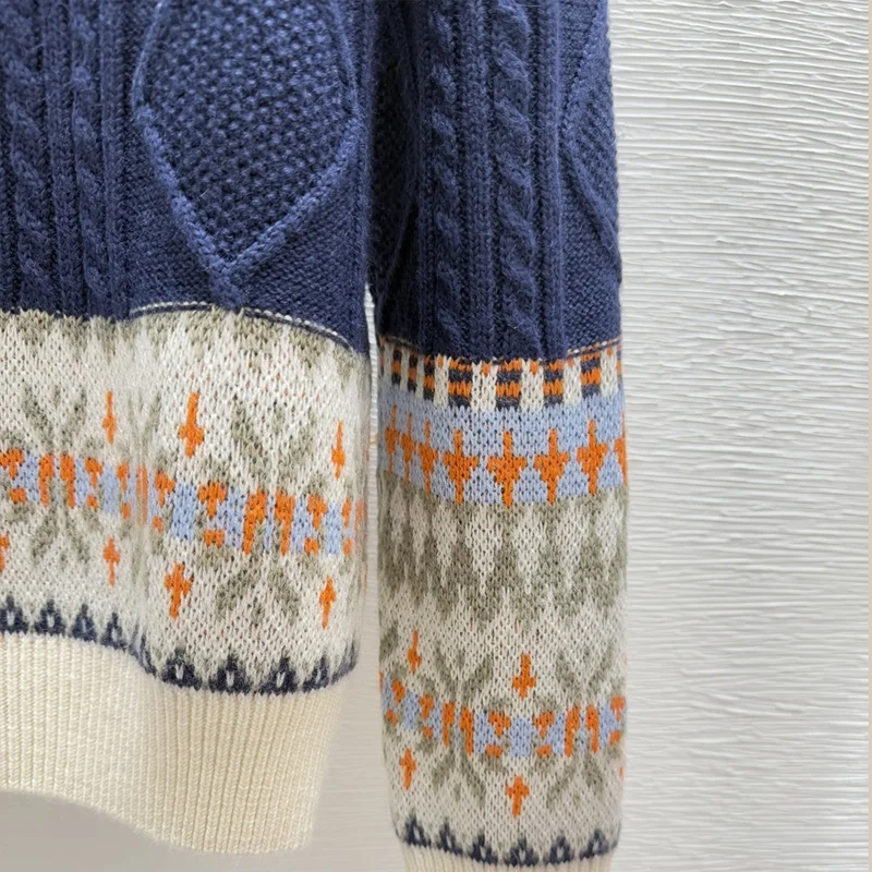 เสื้อสเวตเตอร์ผู้หญิงดีไซน์ลายแจ็คการ์ดคุณภาพสูงจาก Fel Island พร้อมโลโก้ปักและเนื้อผ้านุ่มแบบสวมหัว รุ่น 251028146