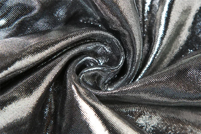 Macacão futurista de malha prateada, emenda de tecnologia mecânica, perspectiva de menina picante da Europa e América