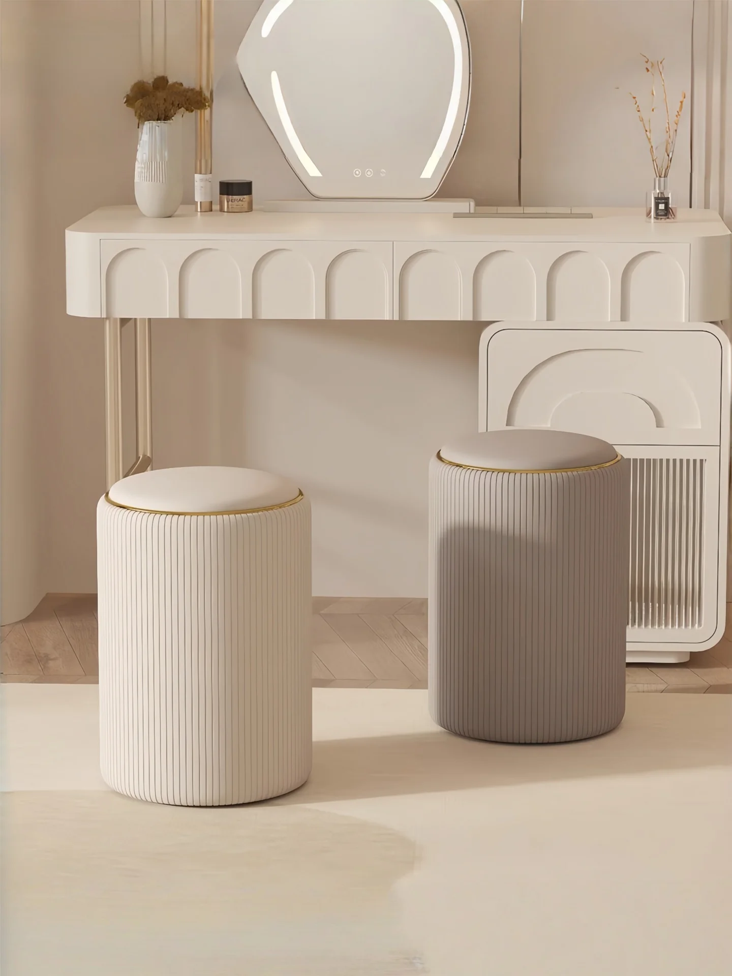高級家庭用メイクアップチェア-寝室用化粧椅子-ネイルアートクリームスタイル-ロースツール-キューブ型-コンパクトサイズ-レザー仕上げ