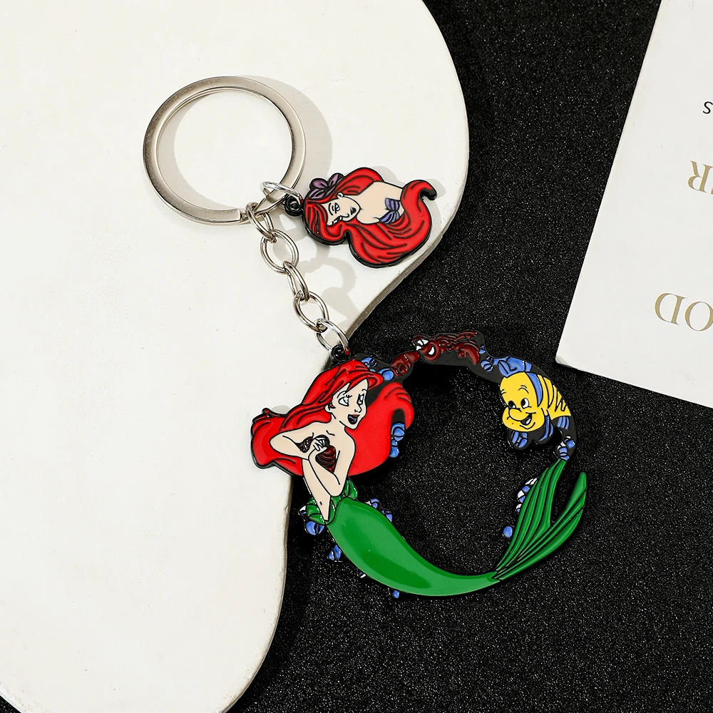 سلسلة مفاتيح معدنية من Disney The Little Mermaid Princess Anime Cartoon للنساء، حلقة مفاتيح السيارة، سلسلة هدايا للفتيات، أزياء
