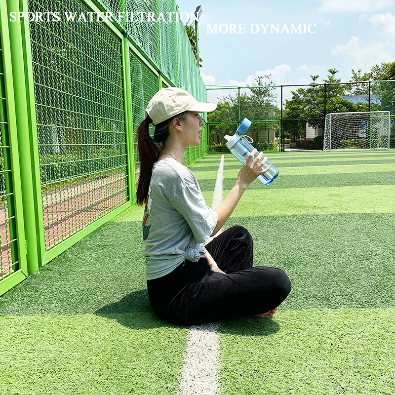 アウトドアアクティビティ用の飲料システム付きウォーターボトル,キャンプ,ハイキング,旅行用のサバイバル水ろ過ボトル,770ml