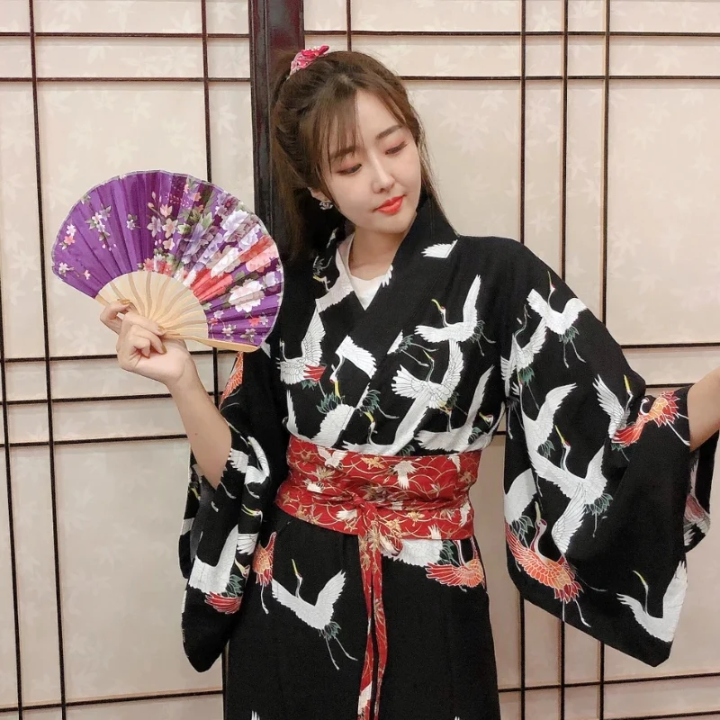 

Retro Shell Shaped Fan Silk Cloth Japanese Bamboo Folding Fan Curved Fan Antique Art Craft Gift Kimono Dance Decor Accessories