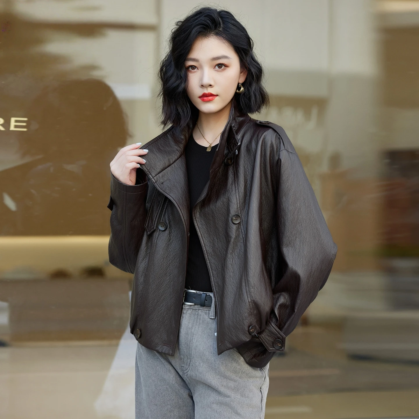 クールなPUレザーのジャケット、レディーススタンドカラー、秋の新作、ヴィンテージ風レザージャケット、小さいサイズ、ファッショナブルな通勤スタイル