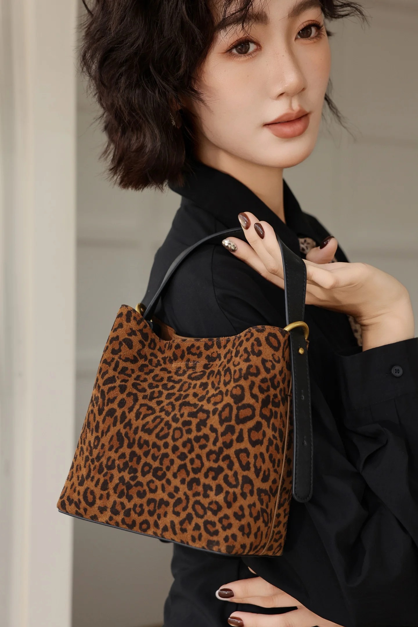 

Genuine Grade Suede Leather Fashion Ladeis Shoulder Crossbody Underarm Bucekt Bag Luxury Designer Brand Women Leopard Handbags