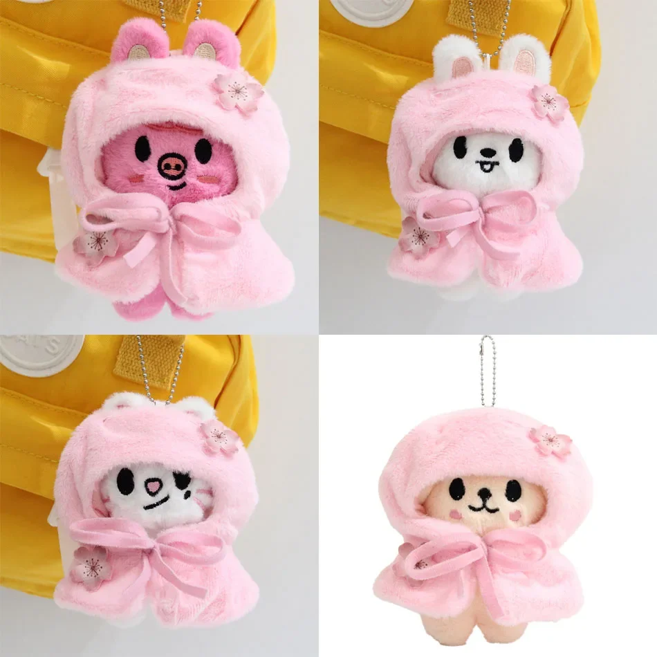 Neues Skzoo Niedliches Spielzeugset im Sakura-Thema mit Umhang, Schal, Verkleidungsfigur, Tasche, Schlüsselanhänger, Dekorativer Kawaii Plüschpuppen-Zubehör-Geschenk – Detail 1