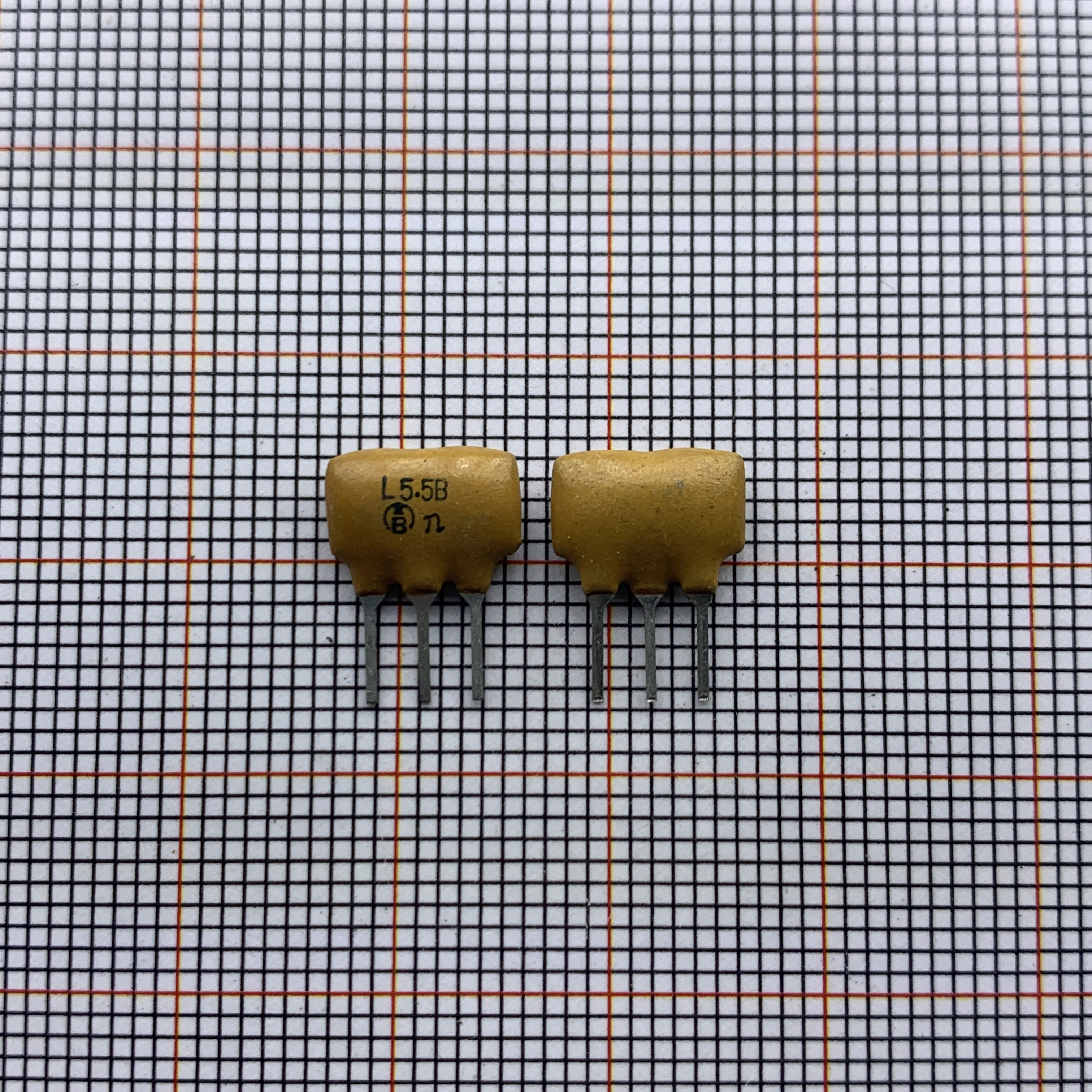 

100pcs/ 5.5M Ceramic Filter LT5.5MB 5.5MHZ L5.5B Straight 3 Pin Original genuine goods