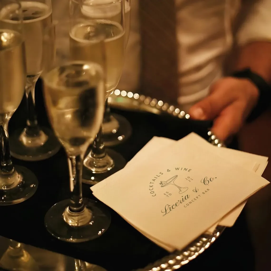 Personalisierte Papierservietten mit Ihrem Design für Hochzeiten, Cocktailpartys, Babypartys, Geburtstage, Junggesellinnenabschiede und Dekoration. – Detail 4