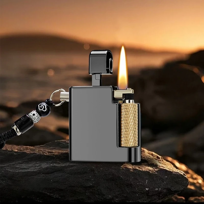 New small High-value Retro Square Lighter, Wheel Flint Open Flame, Keychain Pendant