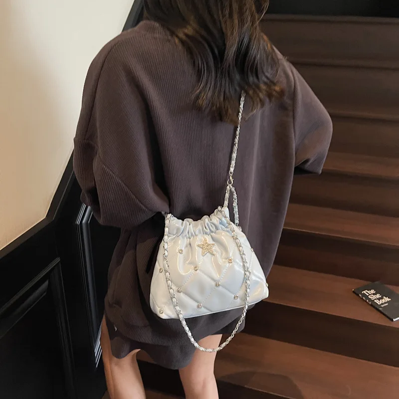 Винтажная женская сумка-мешок A/W 2025 года, многосторонняя сумка через плечо из натуральной кожи большой вместимости, шикарная рабочая сумка в стиле ретро