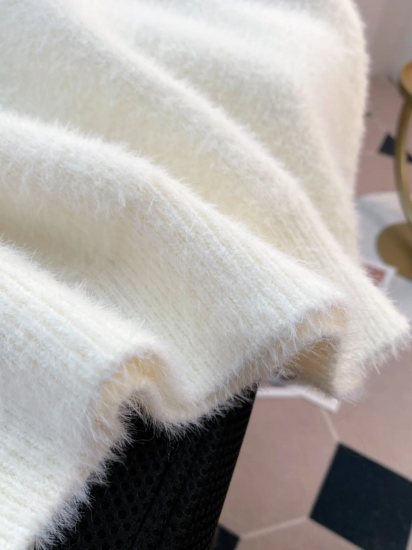 2026 스위트 컬리지 스타일 스웨터 여성용 가을/겨울 신상 풀오버 루즈핏 편안한 에이지리스 귀여운 플러피 브이넥 탑