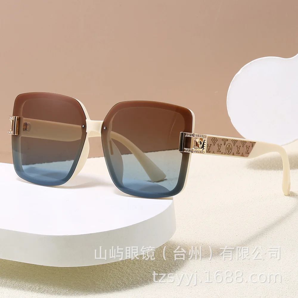 

2025 новые женские солнцезащитные очки в квадратной большой оправе в стиле ретро, одинаковый стиль, защита от ультрафиолета, хит продаж премиум-класса, универсальные ​