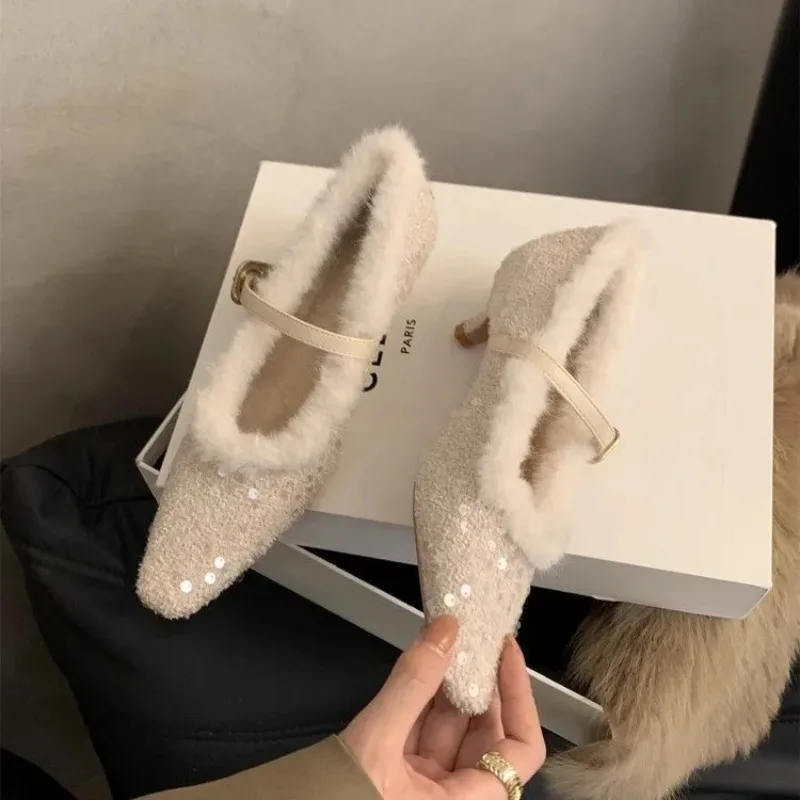 تبيع الكعب الفرنسي المثير بكعب ستيليتو أحذية ماري جين النسائية الجلدية الناعمة ذات الكعب المنخفض والألوان الصلبة واللوزات المنخفضة.